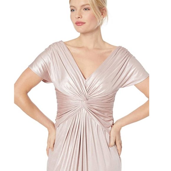 Adrianna Papell Dresses & Skirts - Adrianna Papell Metallic Twist Cap Sleeve Gown